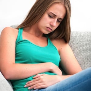 ผู้หญิงที่มีอาการปวดท้อง